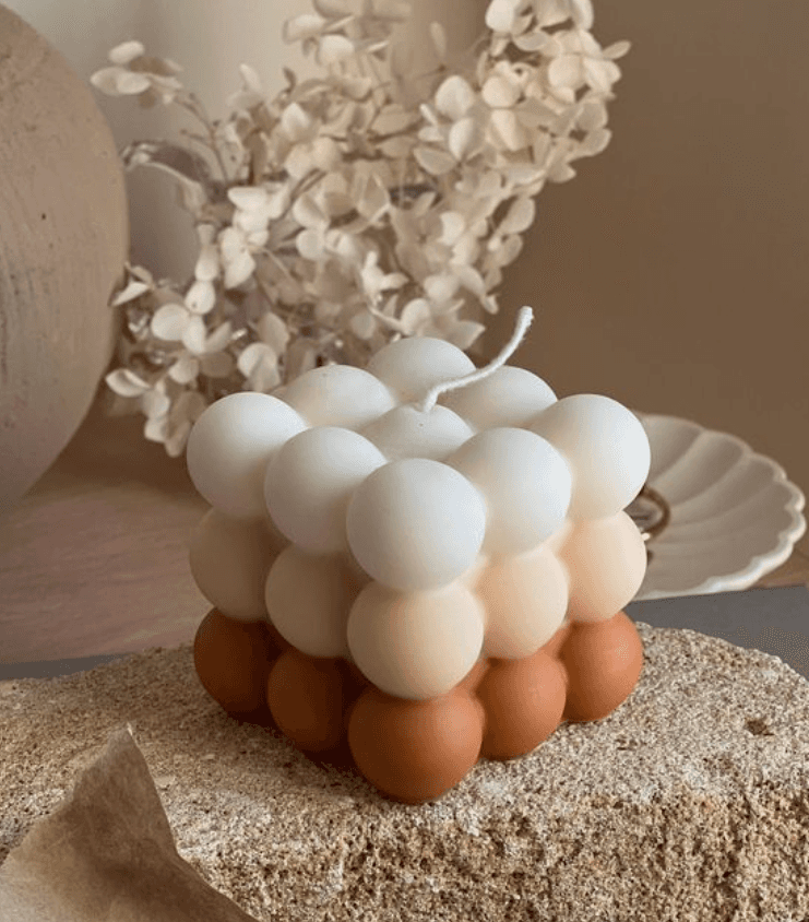 Ombre Bubble Candle in earthy tones of white, beige, and terracotta. A decorative home fragrance ideal for modern and nature-inspired spaces.